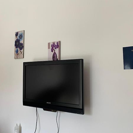 Casa Eleonora Apartment Кампофеличе ди Рокела Екстериор снимка