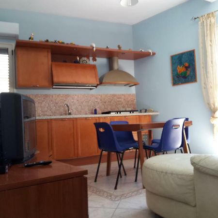 Casa Eleonora Apartment Кампофеличе ди Рокела Екстериор снимка