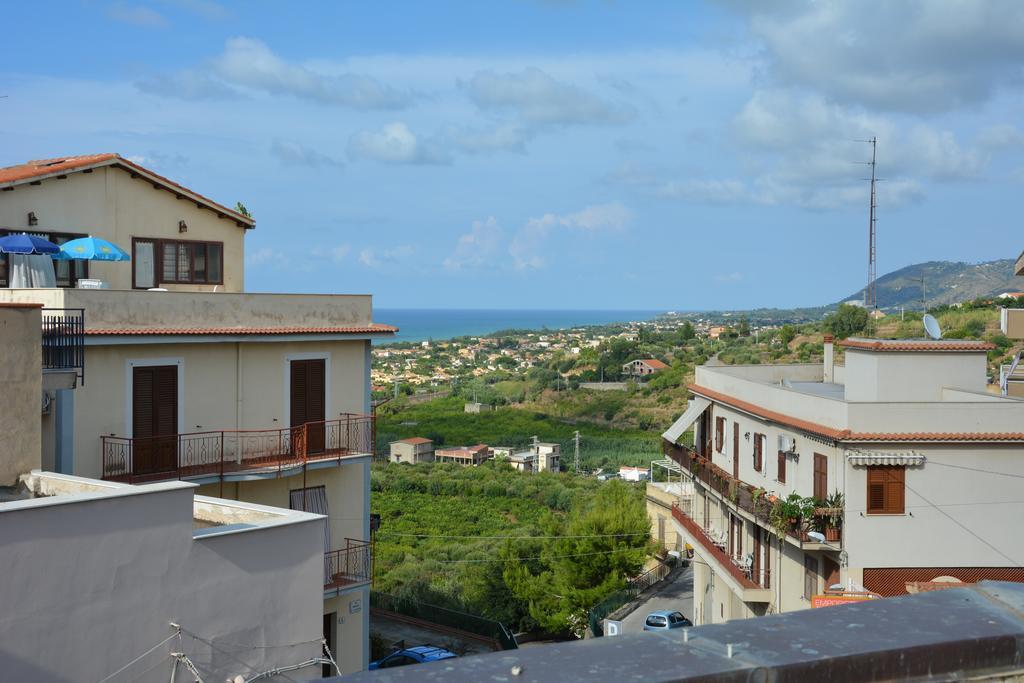 Casa Eleonora Apartment Кампофеличе ди Рокела Стая снимка