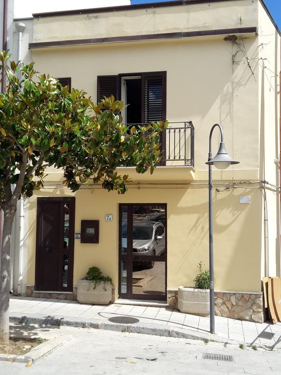 Casa Eleonora Apartment Кампофеличе ди Рокела Екстериор снимка