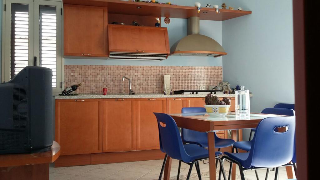 Casa Eleonora Apartment Кампофеличе ди Рокела Екстериор снимка
