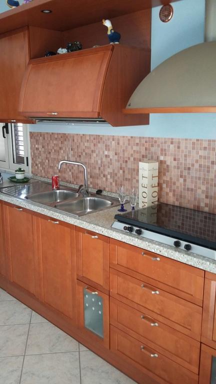 Casa Eleonora Apartment Кампофеличе ди Рокела Екстериор снимка