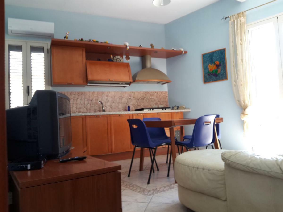 Casa Eleonora Apartment Кампофеличе ди Рокела Екстериор снимка