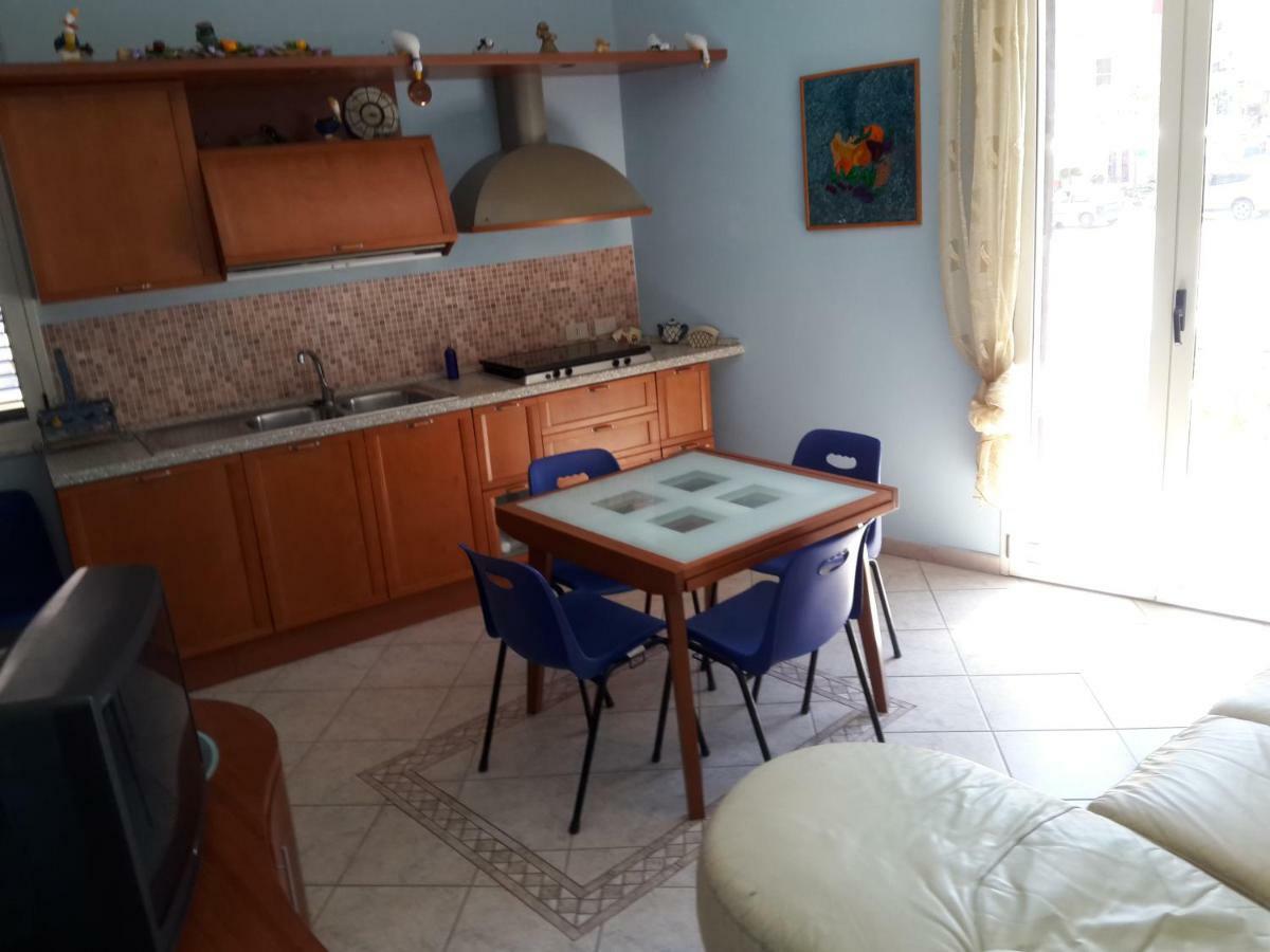 Casa Eleonora Apartment Кампофеличе ди Рокела Екстериор снимка