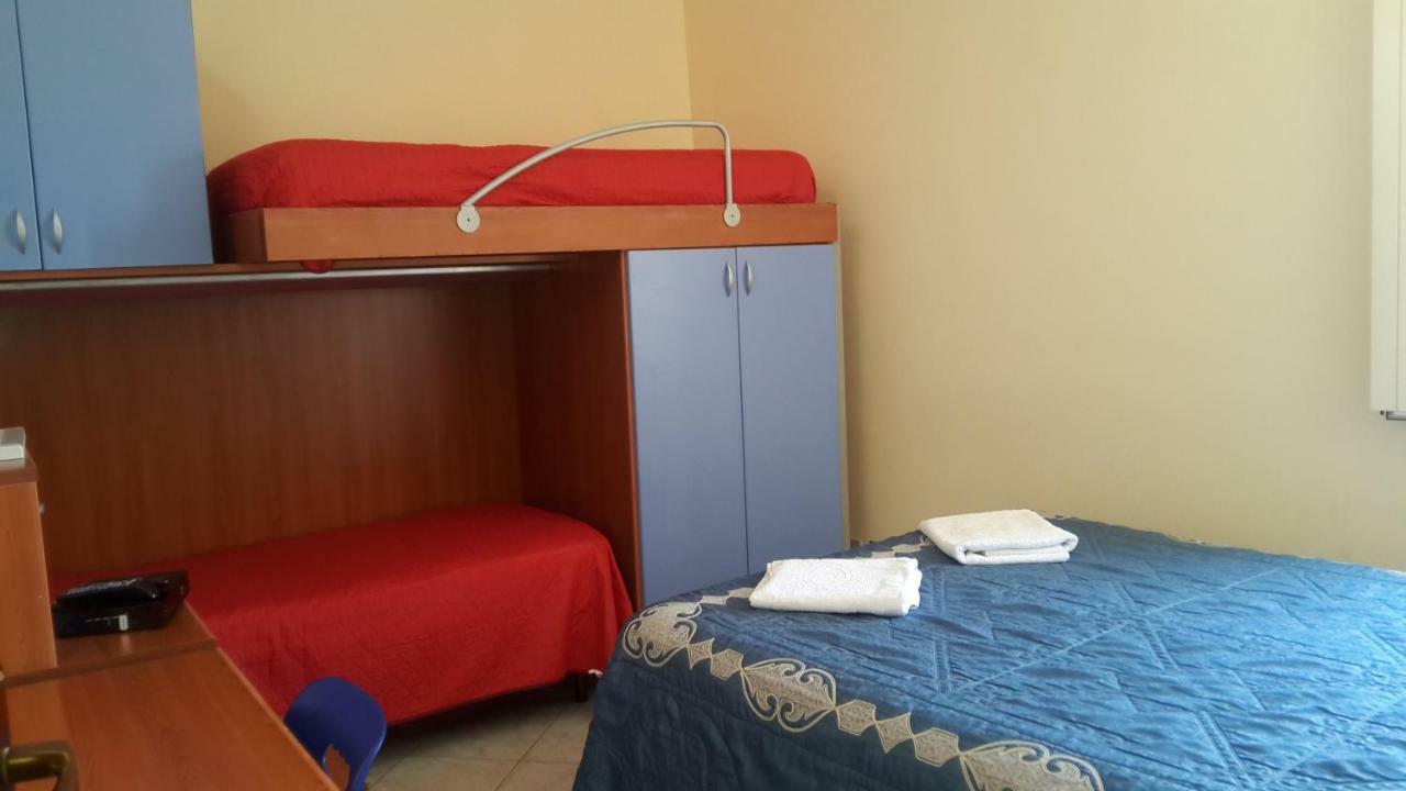 Casa Eleonora Apartment Кампофеличе ди Рокела Екстериор снимка
