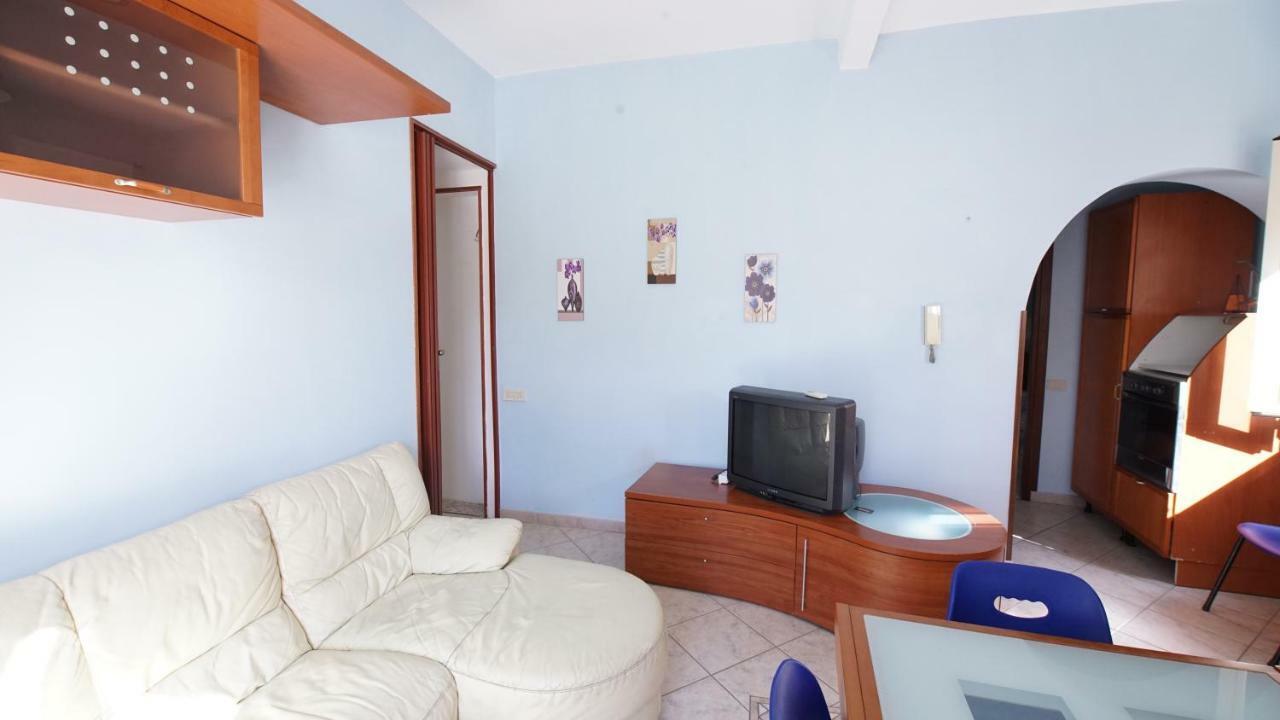 Casa Eleonora Apartment Кампофеличе ди Рокела Екстериор снимка
