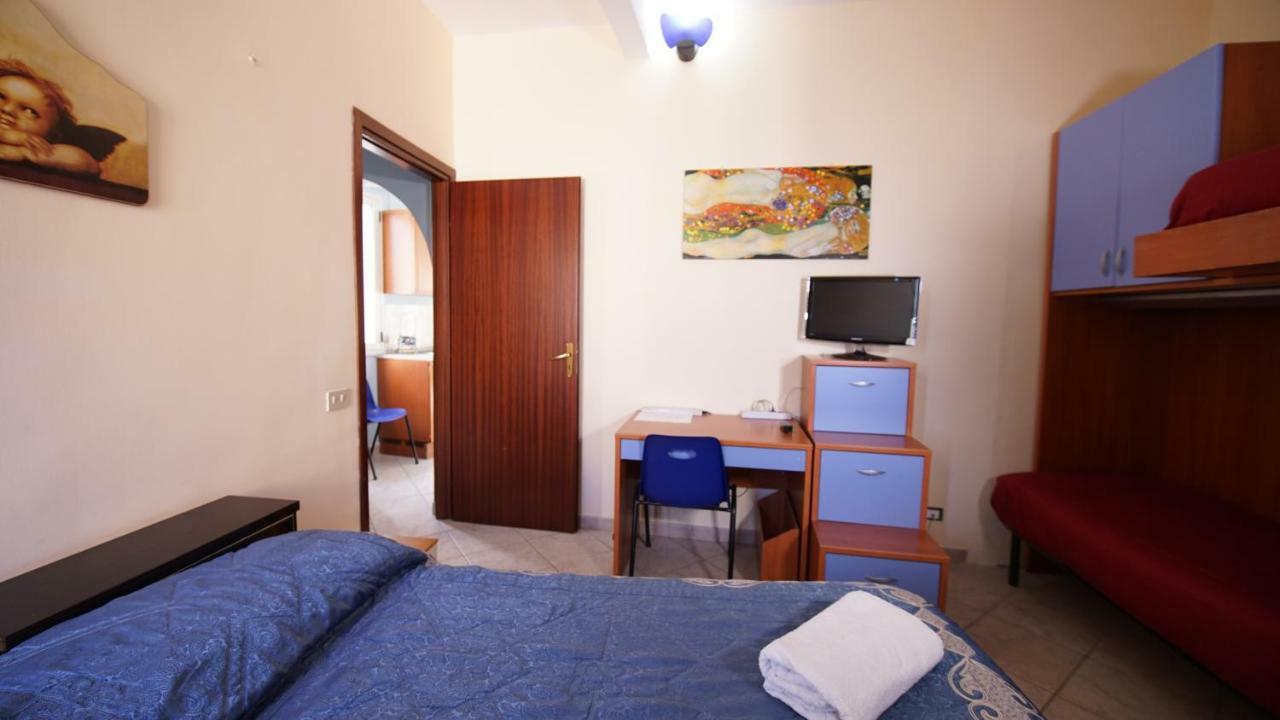 Casa Eleonora Apartment Кампофеличе ди Рокела Екстериор снимка