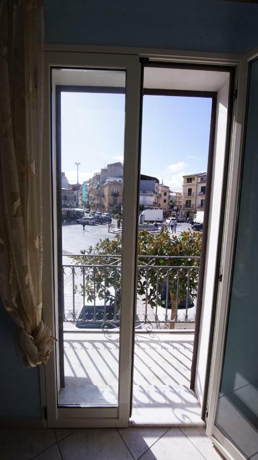 Casa Eleonora Apartment Кампофеличе ди Рокела Екстериор снимка