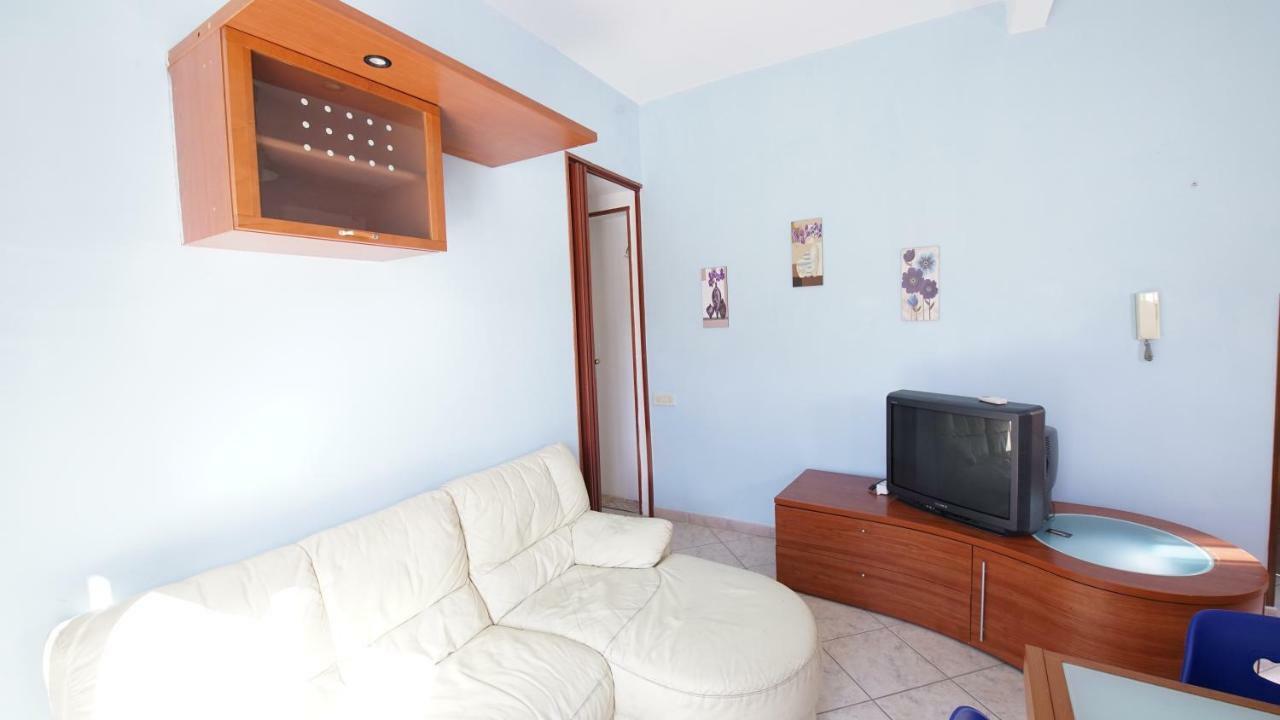 Casa Eleonora Apartment Кампофеличе ди Рокела Екстериор снимка