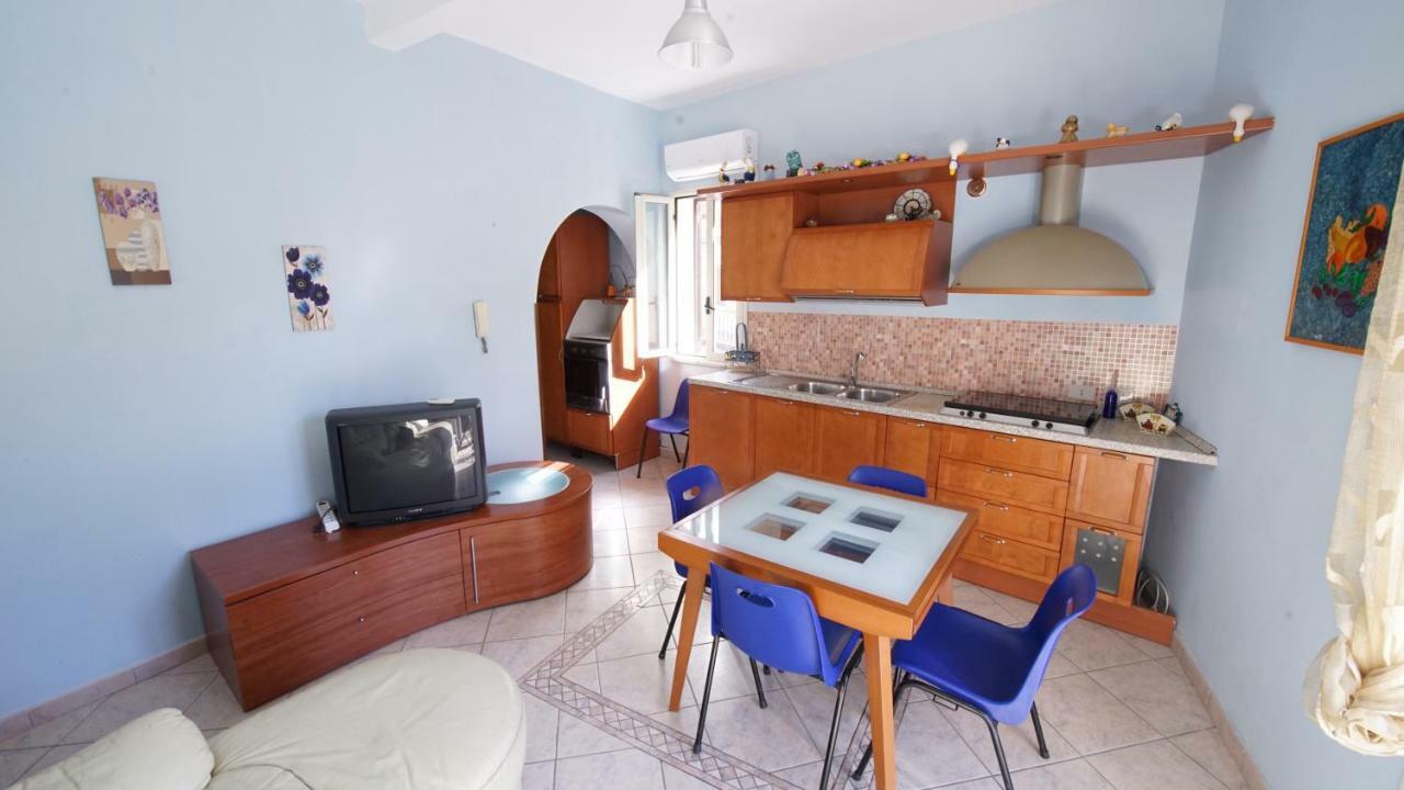 Casa Eleonora Apartment Кампофеличе ди Рокела Екстериор снимка