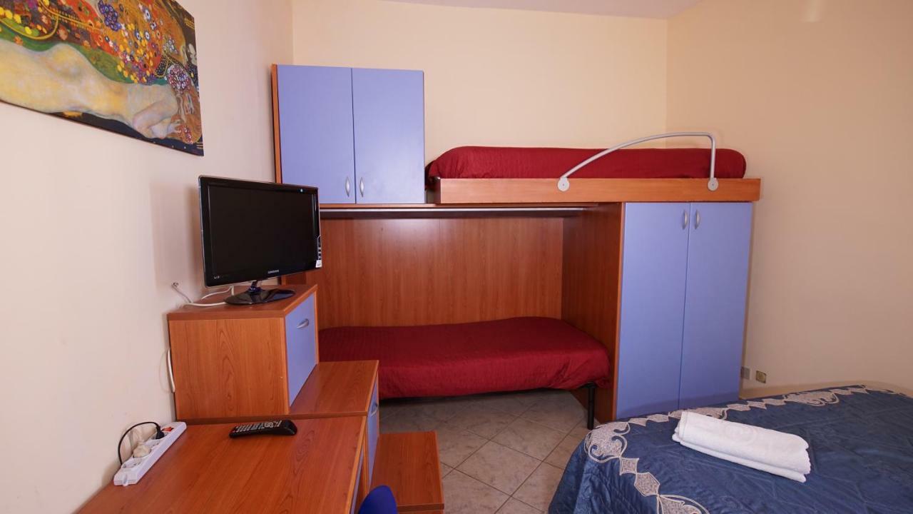 Casa Eleonora Apartment Кампофеличе ди Рокела Екстериор снимка